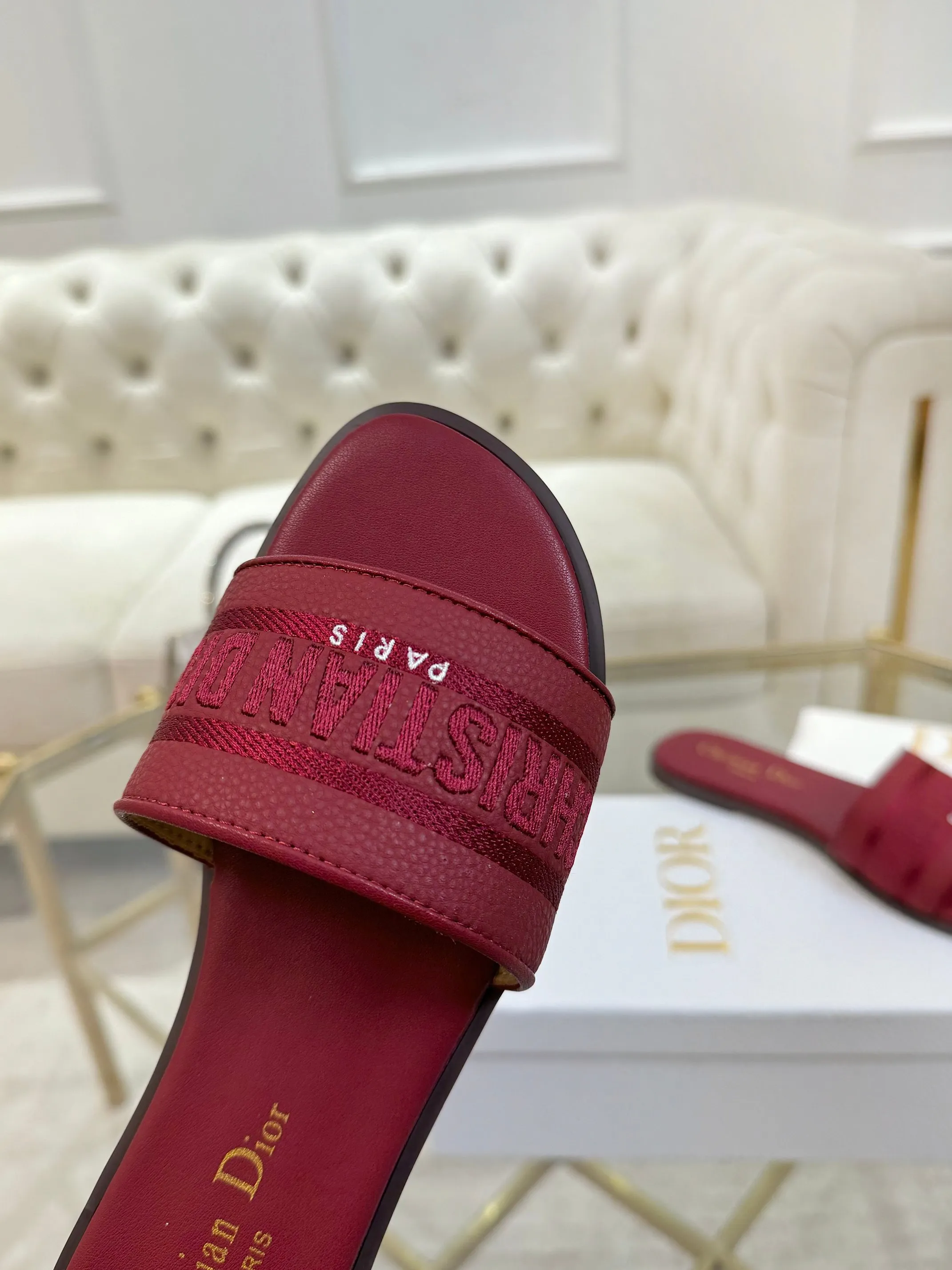 👟👟Ex-factory price 340👟👟 Genuine leather sole +40 Dior new style cowhide surface, sheepskin lining + embroidery process, 5 colors optional, code size 35-42, rubber sole, genuine leather sole +40